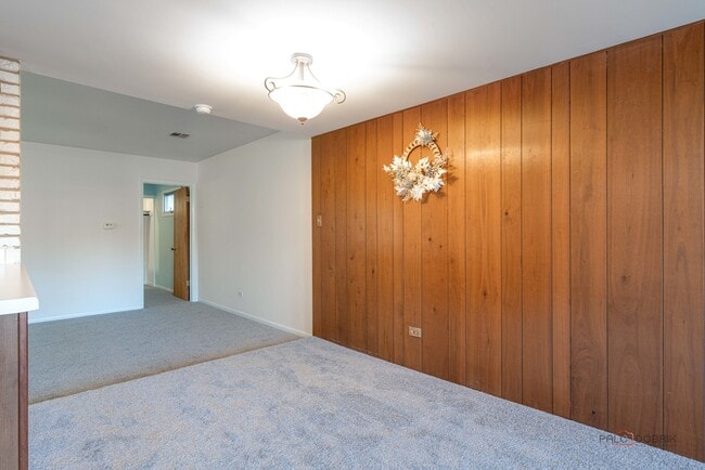 Building Photo - 443 N Main St