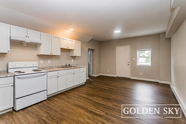 Building Photo - 1600 S Batavia Ave