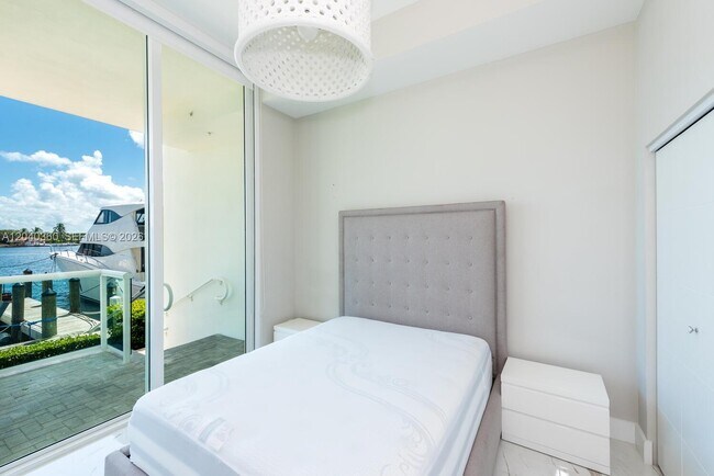 Building Photo - 400 Sunny Isles Blvd