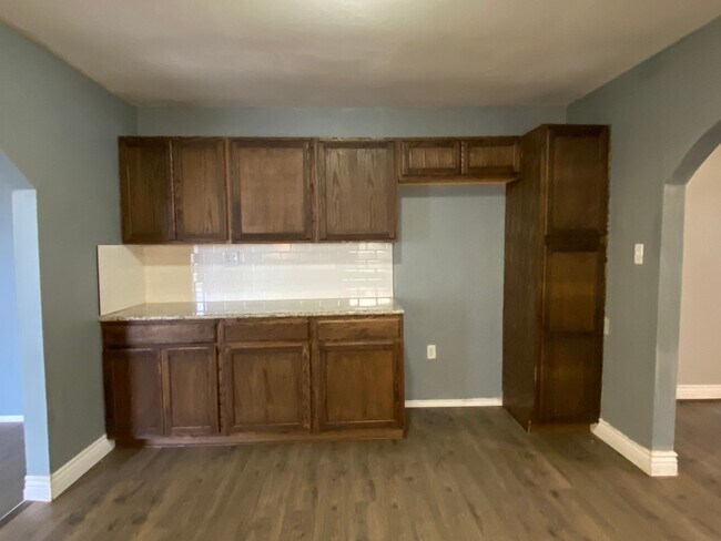 Building Photo - Large family home in Grape Creek!