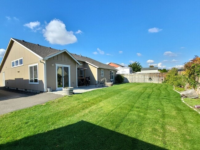 Building Photo - Spacious Rambler in West Richland