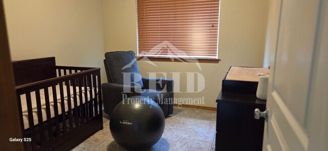 Building Photo - Central Valley Area - 2 Story Townhome 3Bed 2.5Bath