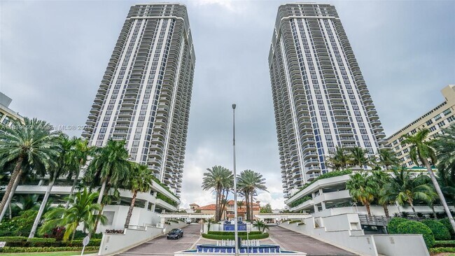 Primary Photo - 4779 Collins Ave