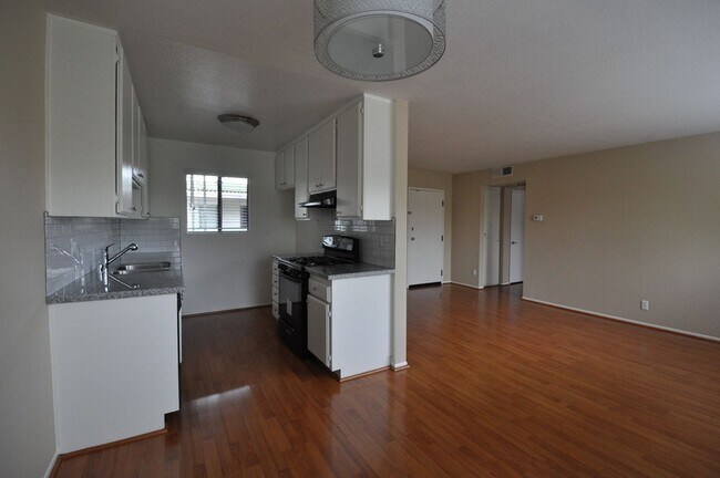 Building Photo - 14033 Bessemer St