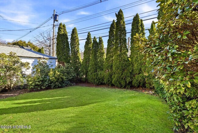 Building Photo - 304 Grassmere Avenue