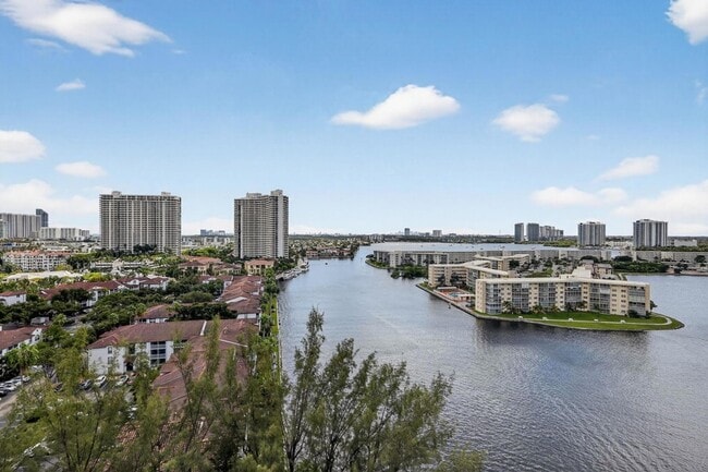 Building Photo - 18151 NE 31st Ct