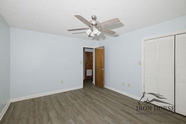Building Photo - 126 Greenwood Dr