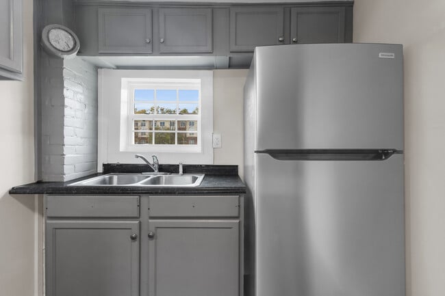 Building Photo - 1226 Cedar St