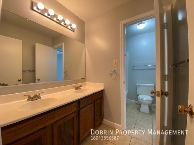 Building Photo - 1418 Kemper St