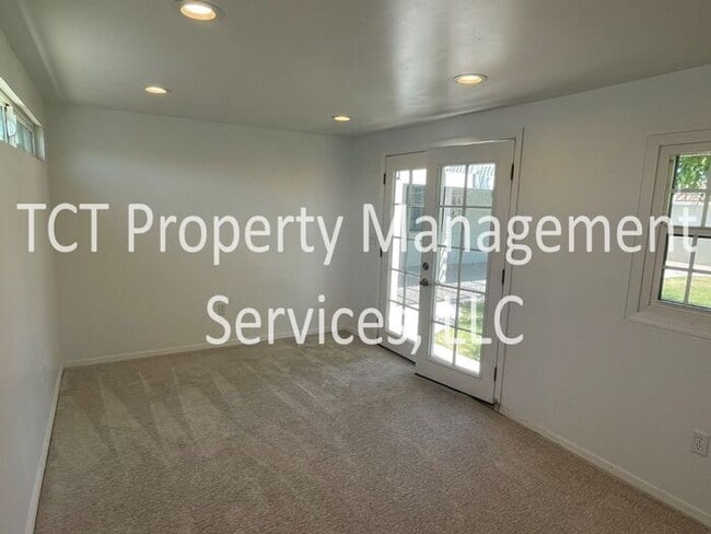 Building Photo - Beautifully Landscaped 3 Bedroom Home in T...