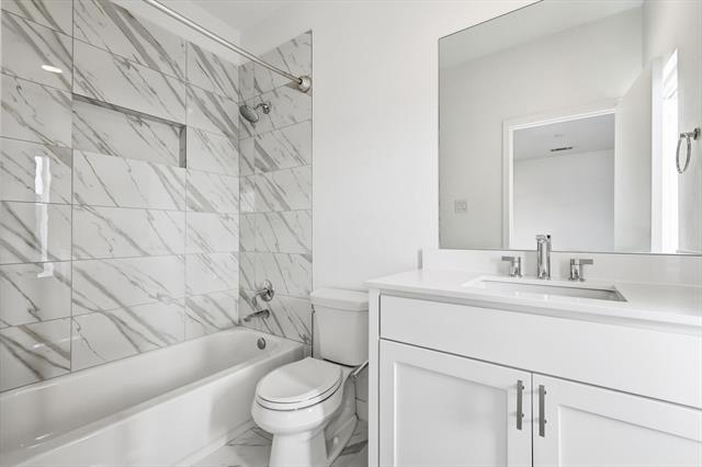 Building Photo - 2111 Bennett Ave