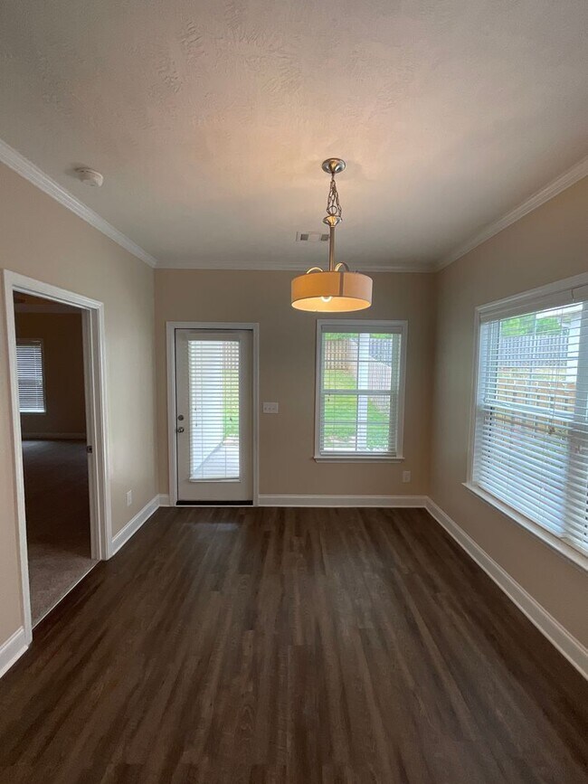 Building Photo - ****Rent Special***** 50% off the first rent charge payment. Ask for details!