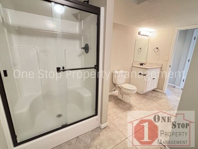 Building Photo - Brand NEW gorgeous 4 bedroom, 3 bath home ...