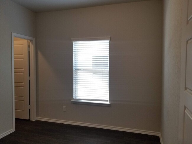 Building Photo - Gorgeous 1 story 4 bedroom Rental!