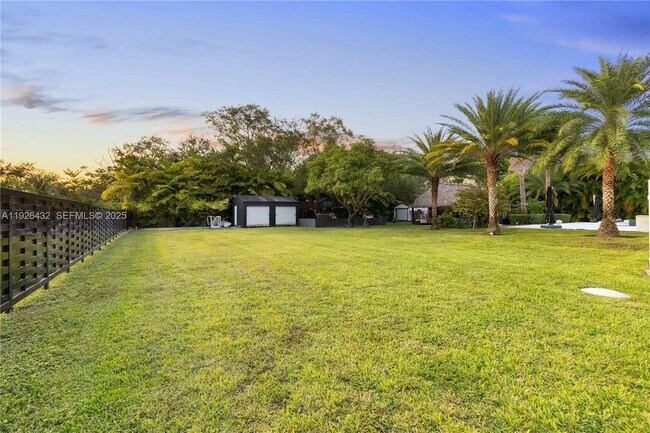 Building Photo - 9040 SW 110th Ave