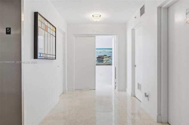 Building Photo - 613 Ocean Dr