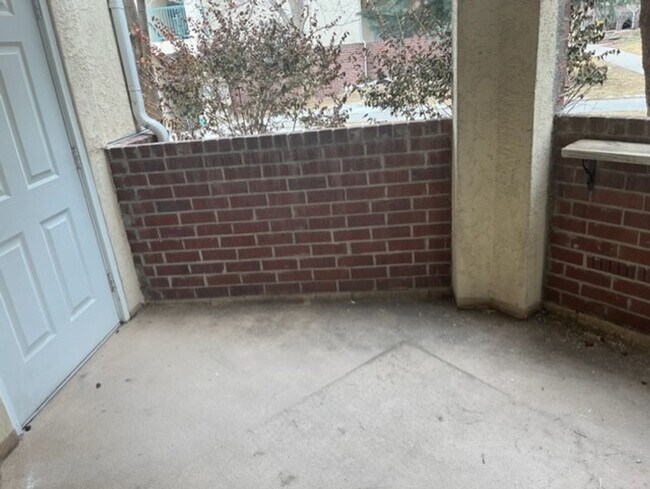 Building Photo - 2-Bedroom Condo at Meadows on the Parkway