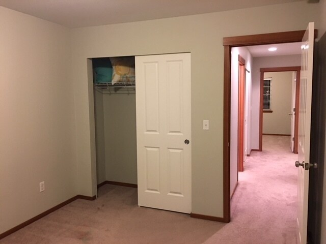 Building Photo - Spacious 3 Bedroom 2.5 Bathroom Home in Lake Stevens!