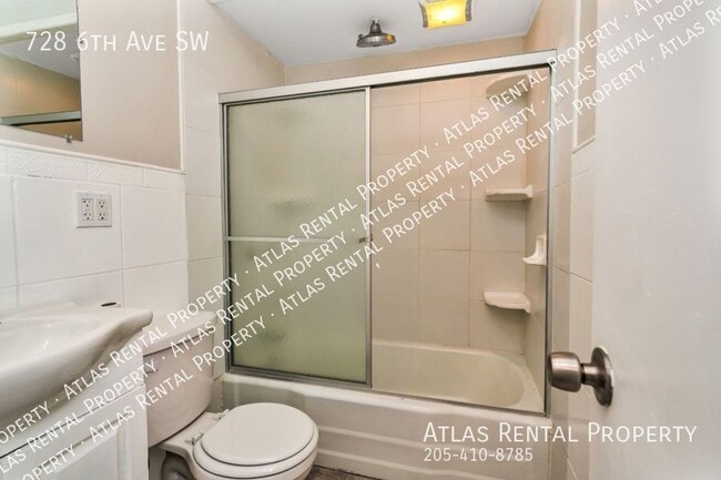 Building Photo - 728 6th Ave SW
