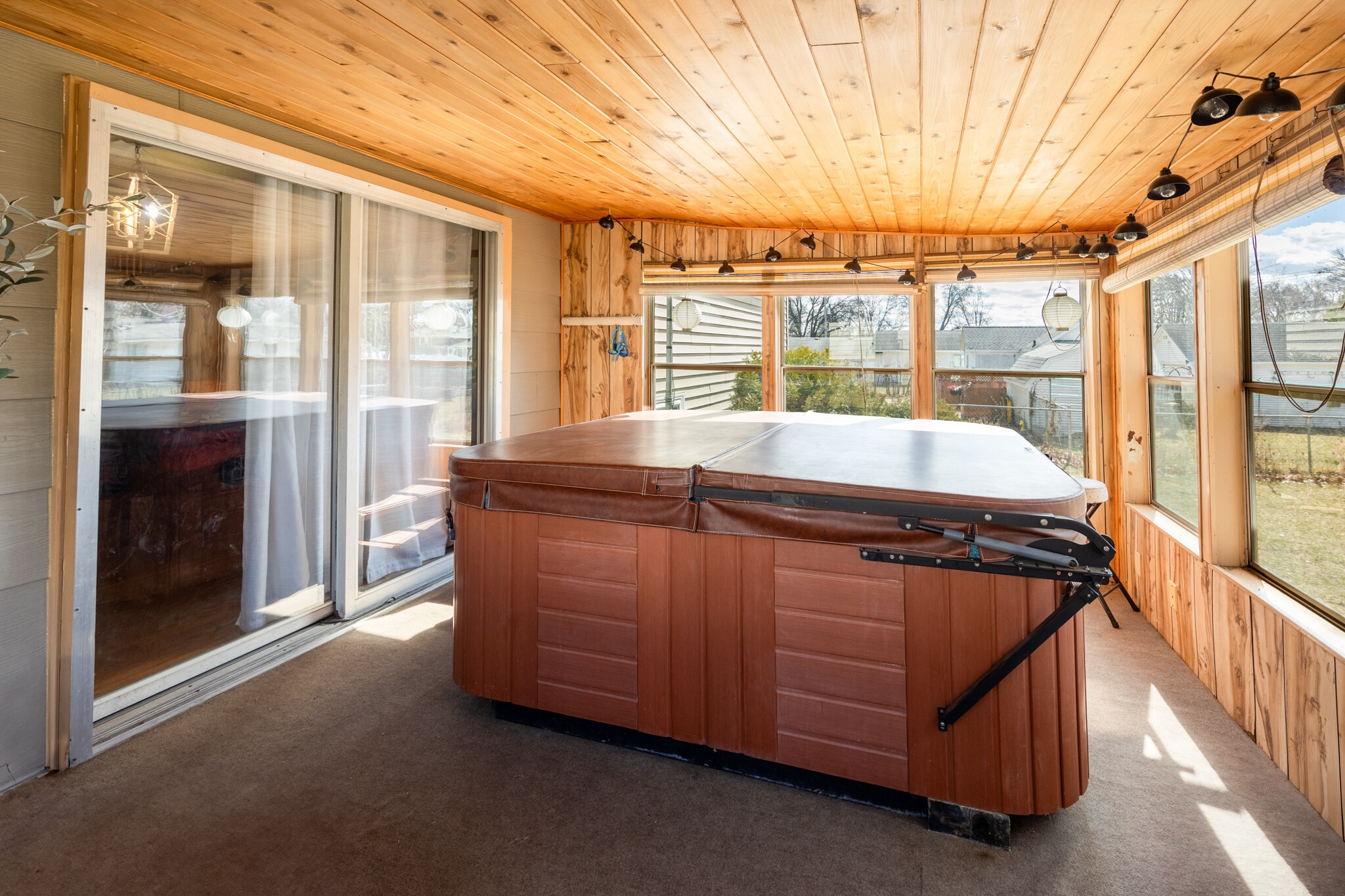 Building Photo - 2828 Saturn Ave