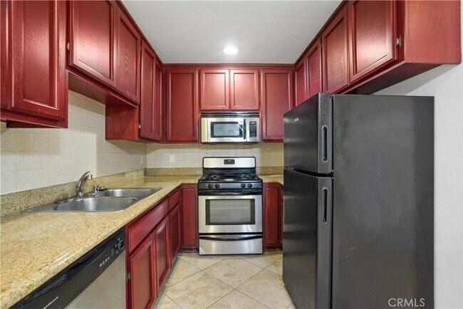 Building Photo - 5217 Satsuma Ave