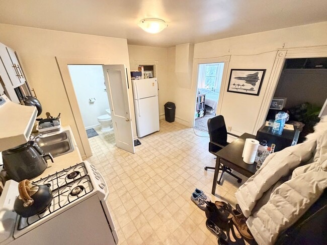 Building Photo - 168 N Winooski Ave