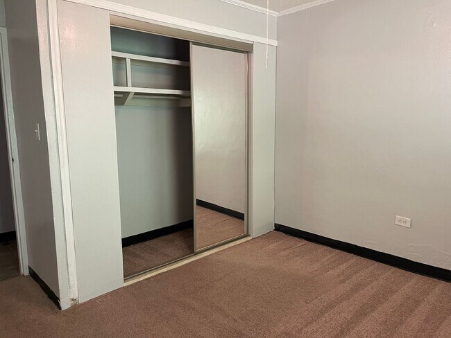 Building Photo - 2BR/1BA - Duplex located off of South Milledge Avenue! Available soon!