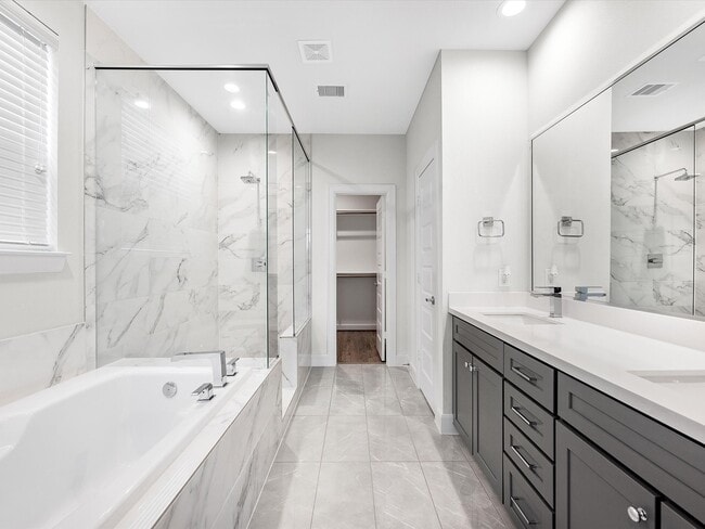 Building Photo - 2727 Clinton Dr