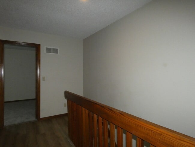 Building Photo - Beautiful Updated TownHome in Park Hill Sc...