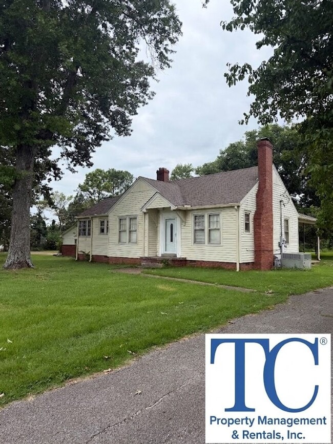 Building Photo - NEW LISTING - South Jackson