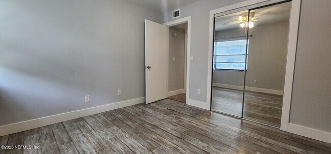 Building Photo - 3 Castania Ct