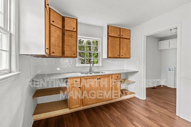 Building Photo - 576 Sun Valley Rd