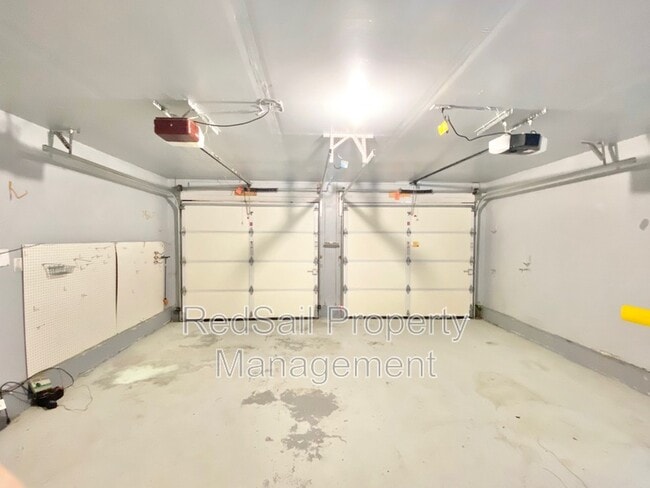 Building Photo - 889 Holbrook Dr