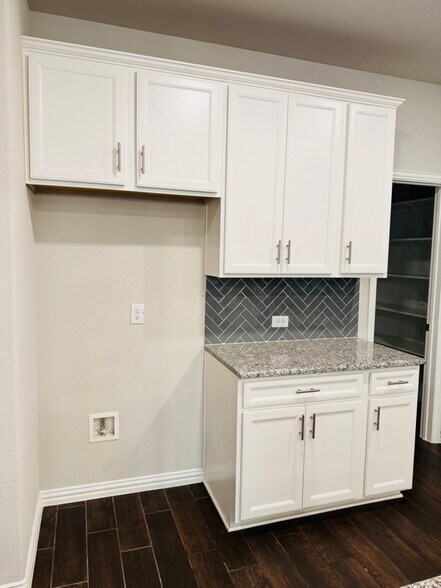 Building Photo - 3912 Burks Ct