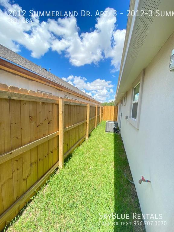 Building Photo - 2012 Summerland Dr