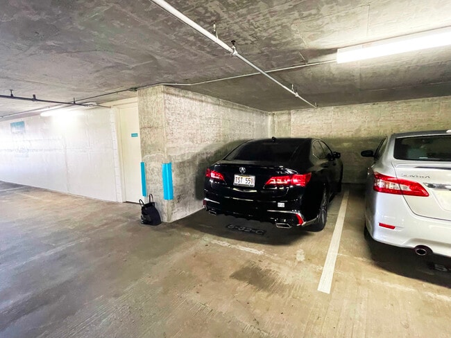 Building Photo - 801 S King St