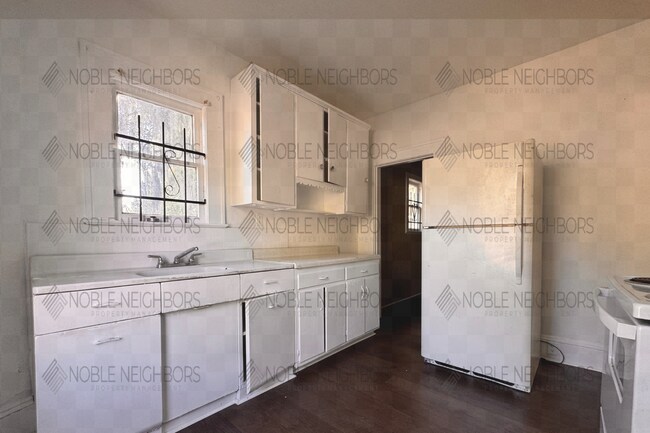 Building Photo - 3728 Silver St