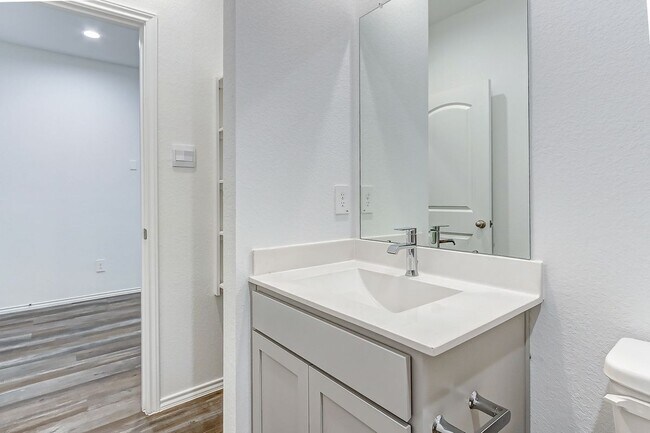 Building Photo - 4953 Almond Ter Dr
