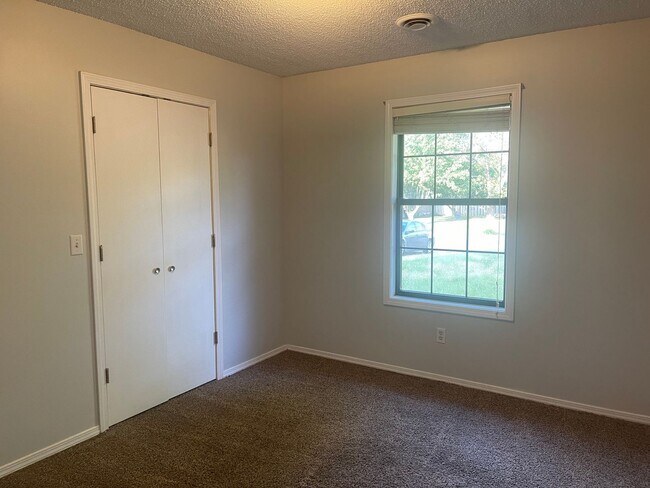 Building Photo - Beautiful 3 bedroom 2 bath in great location.