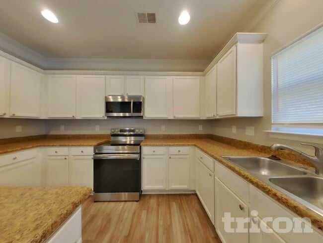 Building Photo - 416 Rook Rd