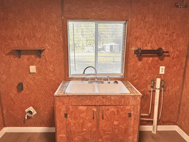 Building Photo - 704 Reagan St