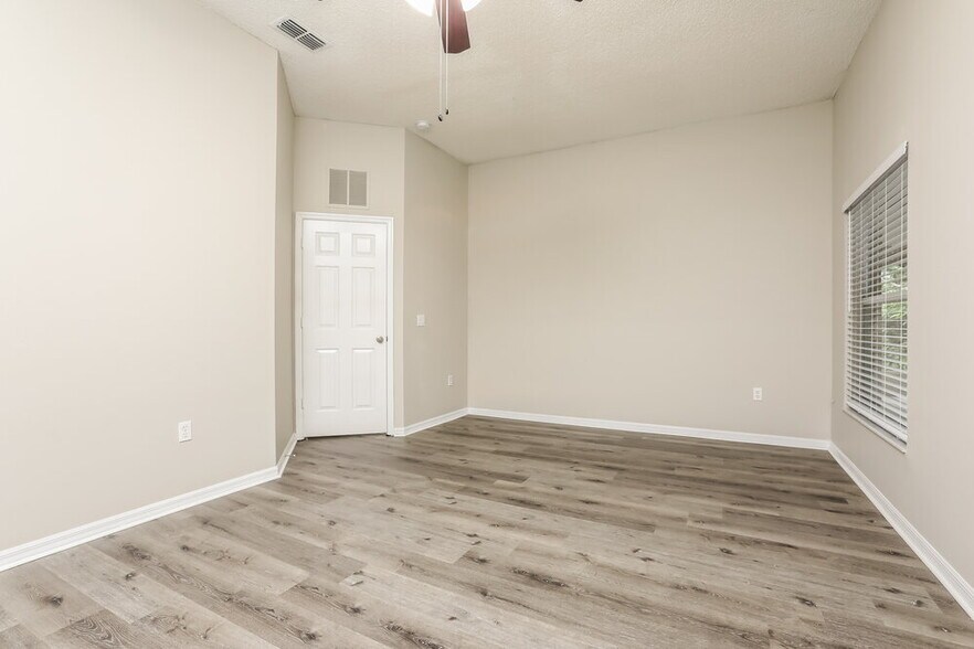 Building Photo - 25223 Ironwedge Dr