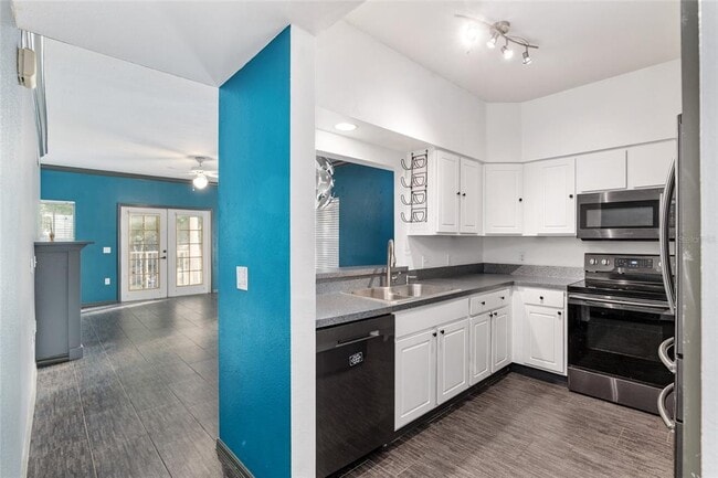 Building Photo - 9127 SW 52nd Ave