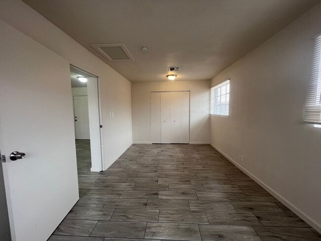 Building Photo - Bright & Comfortable Living in Prime Phoenix Location