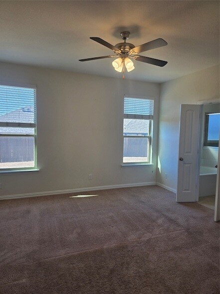 Building Photo - 817 Holbrook Rd