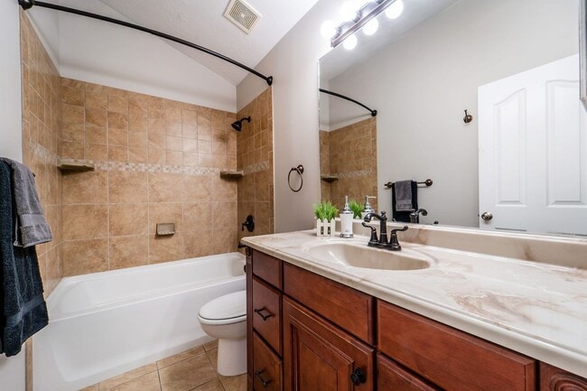 Building Photo - Beautiful Home in Midvale w/ attached 2 ca...