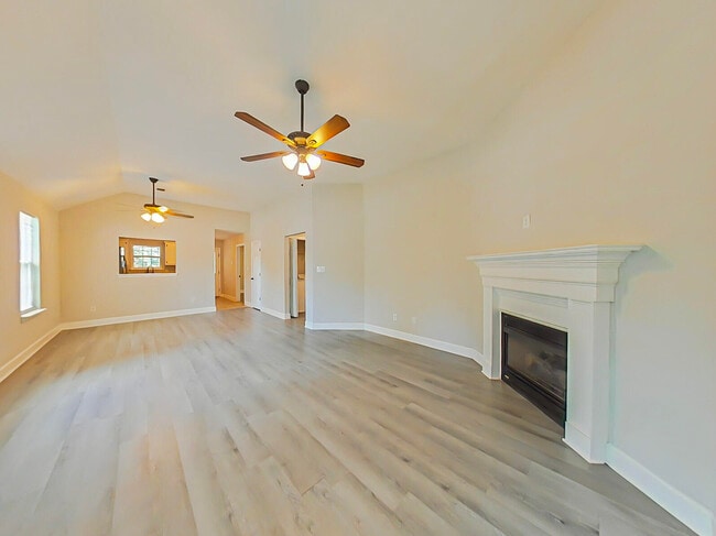 Building Photo - 200 Sarah Creek Ct