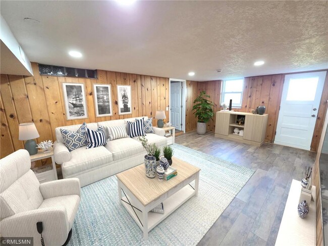 Building Photo - 3311 Interlachen Dr NE