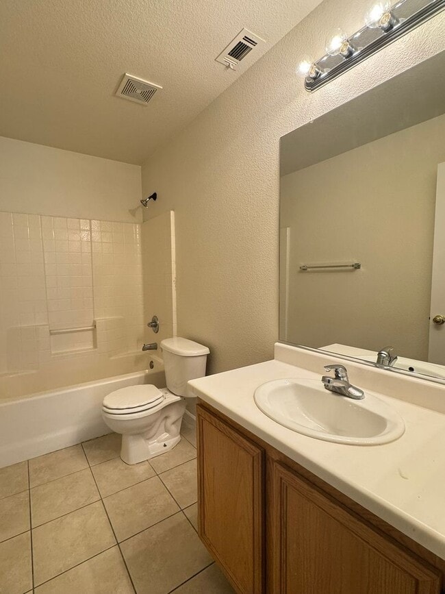 Building Photo - Beautiful 3-bedroom, 2-bathroom home in North Las Vegas