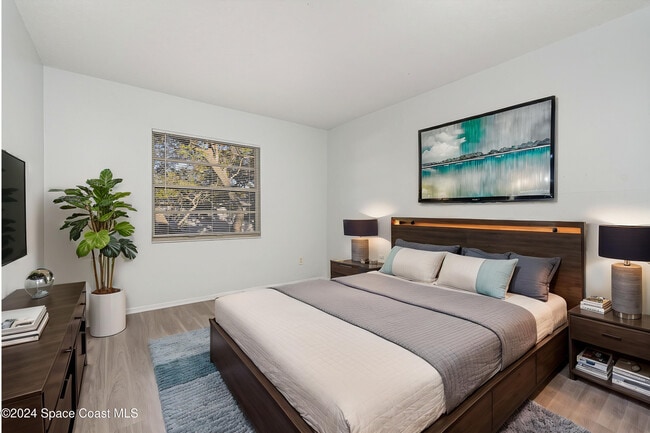 Building Photo - 1727 Avocado Ave